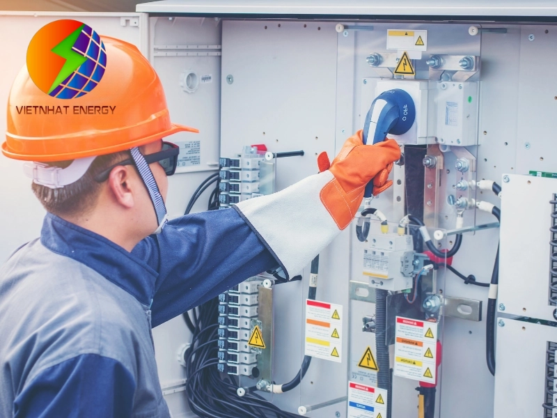 Vệ sinh inverter bơm nước năng lượng mặt trời